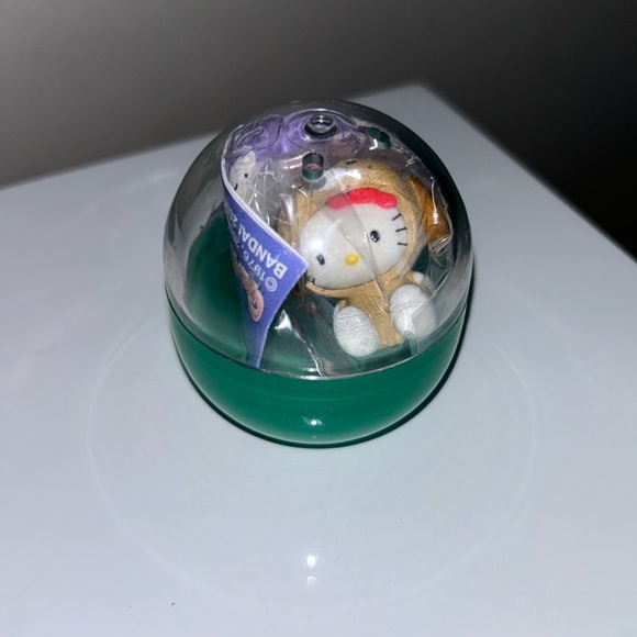 FREE (with buy) Hello Kitty Charm - Picture 2 of 3